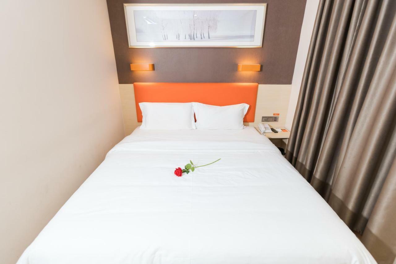 7 Days Premium Hotel Phnom Penh Exterior photo