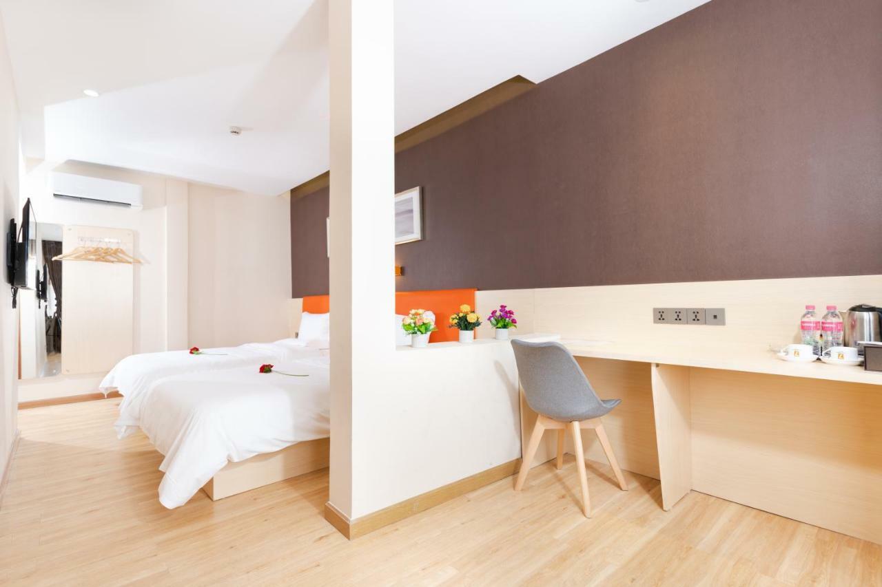 7 Days Premium Hotel Phnom Penh Exterior photo