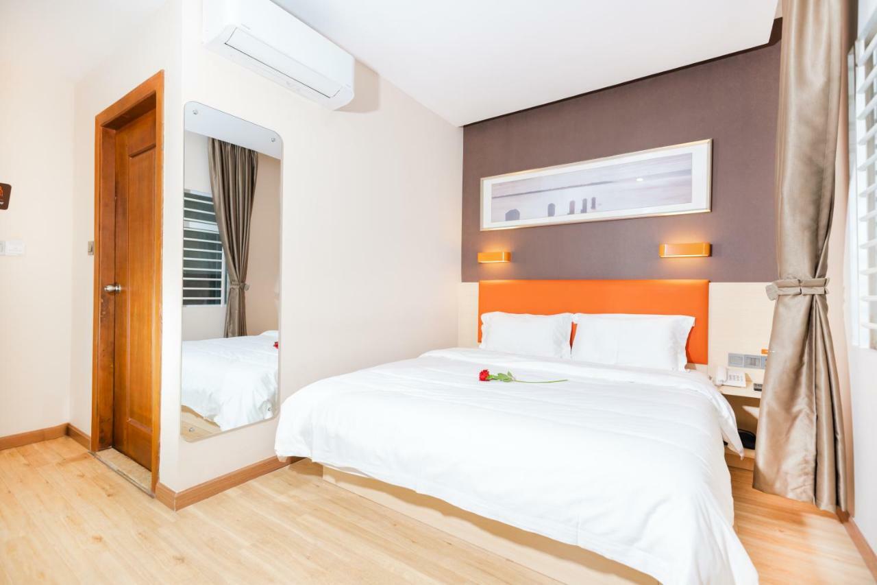 7 Days Premium Hotel Phnom Penh Exterior photo