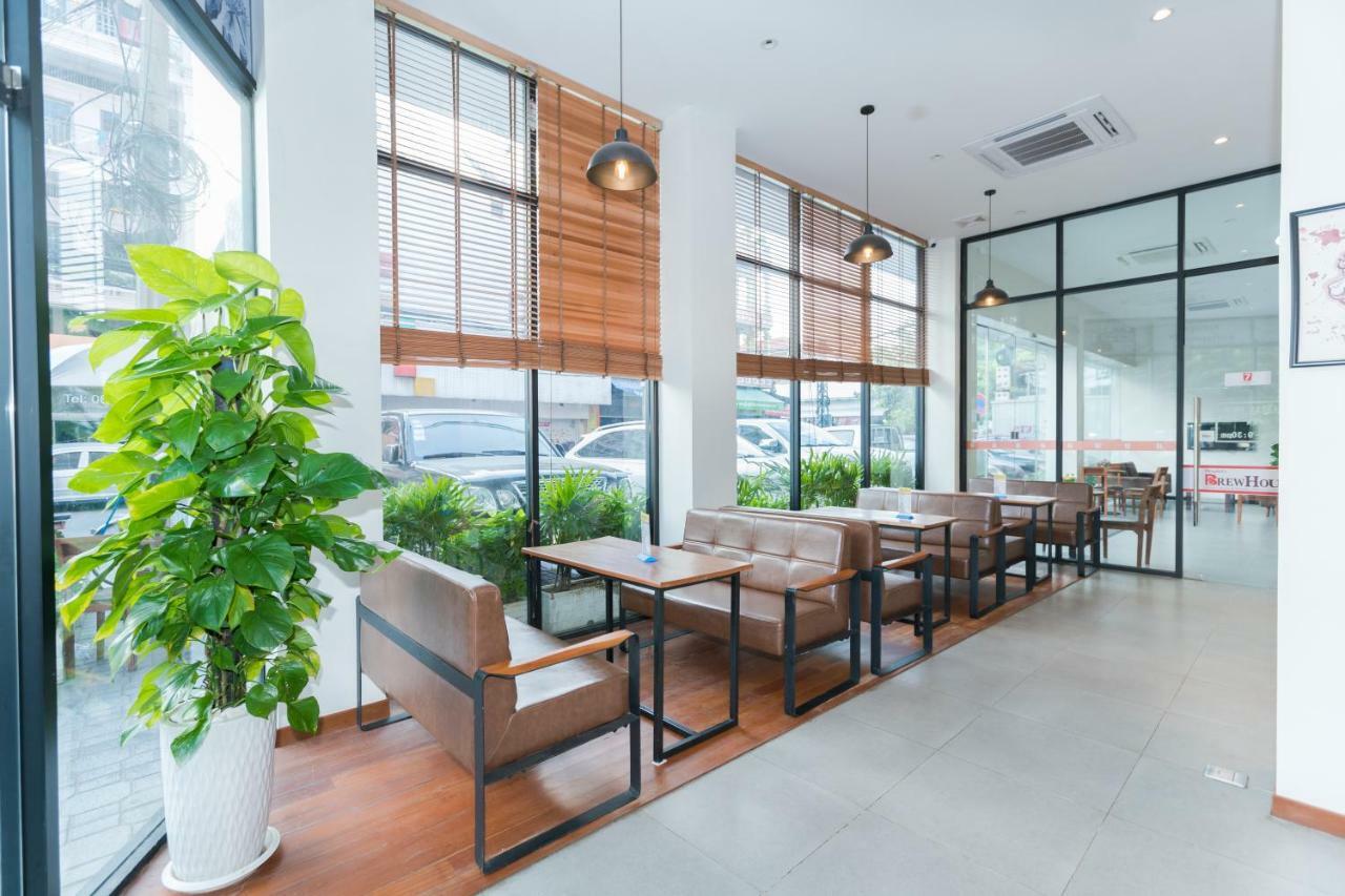 7 Days Premium Hotel Phnom Penh Exterior photo