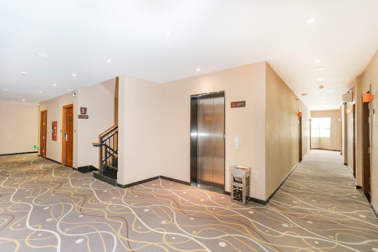7 Days Premium Hotel Phnom Penh Exterior photo